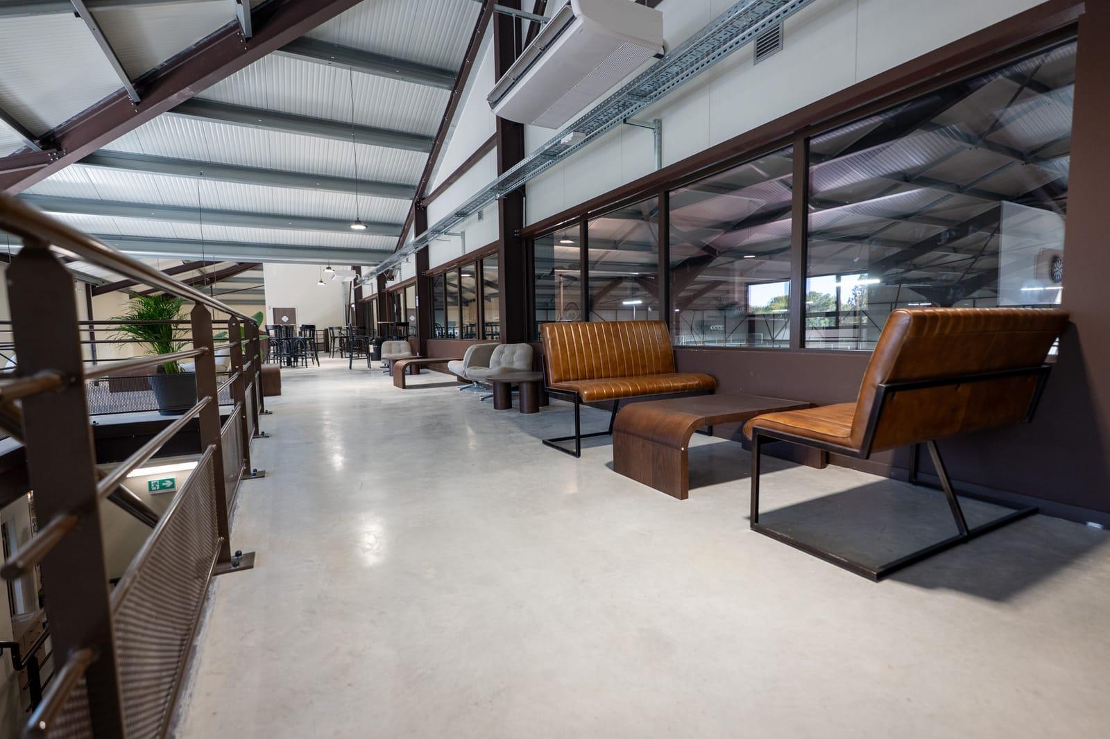 Banquettes de la mezzanine